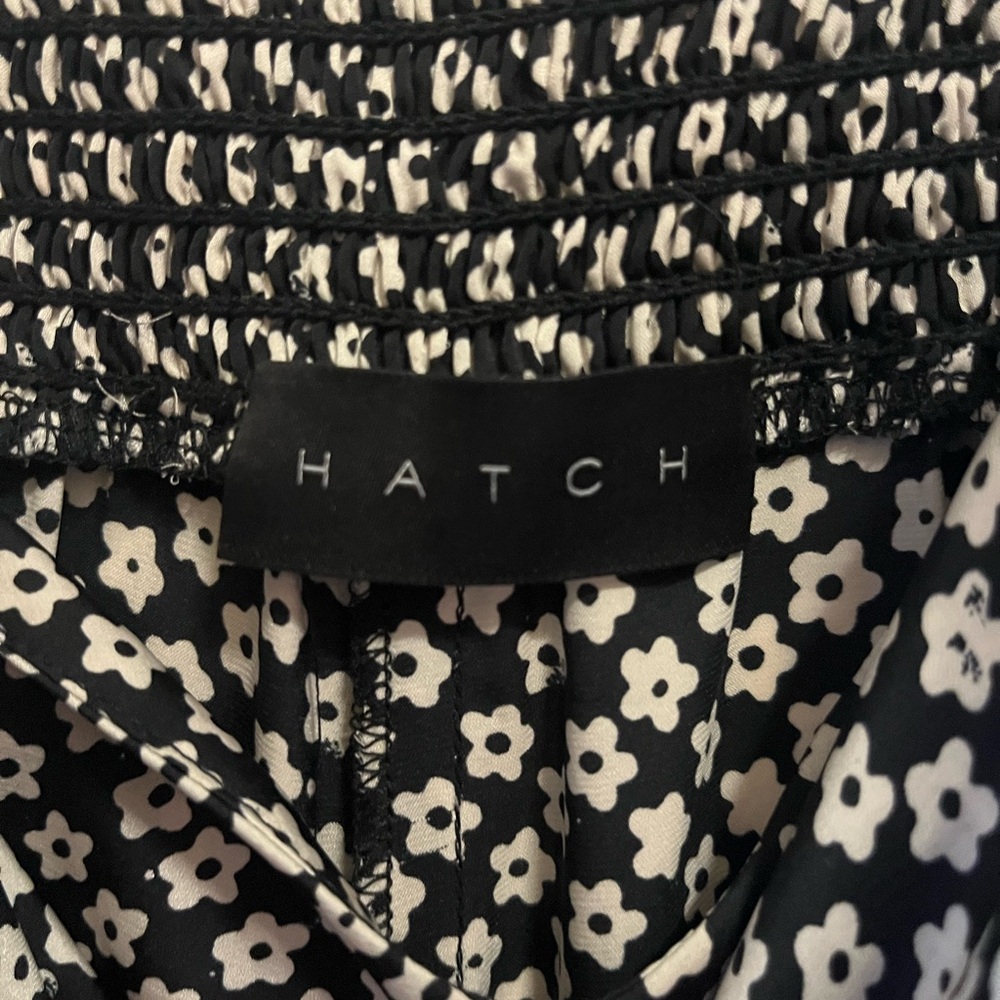 Hatch Jumper size tag cut off, but I believe it’s a 2. In great condition.